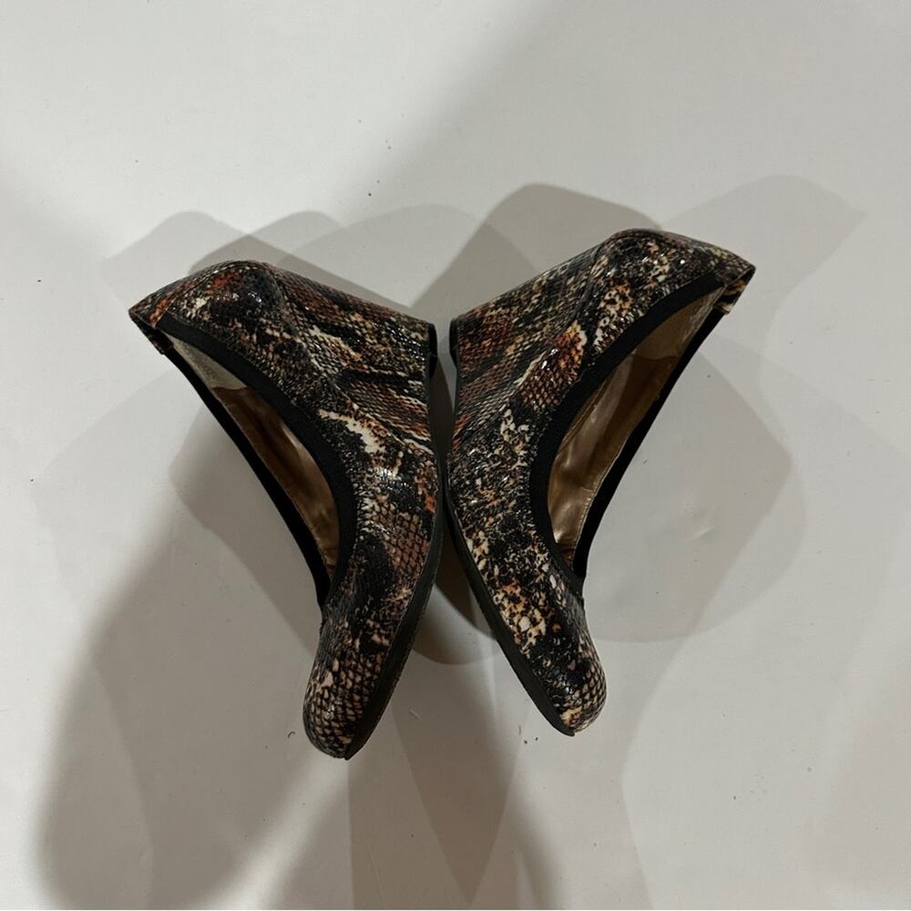 BCBGeneration Nalisa Snakeskin Wedge Heels Size 8 - Picture 3 of 9